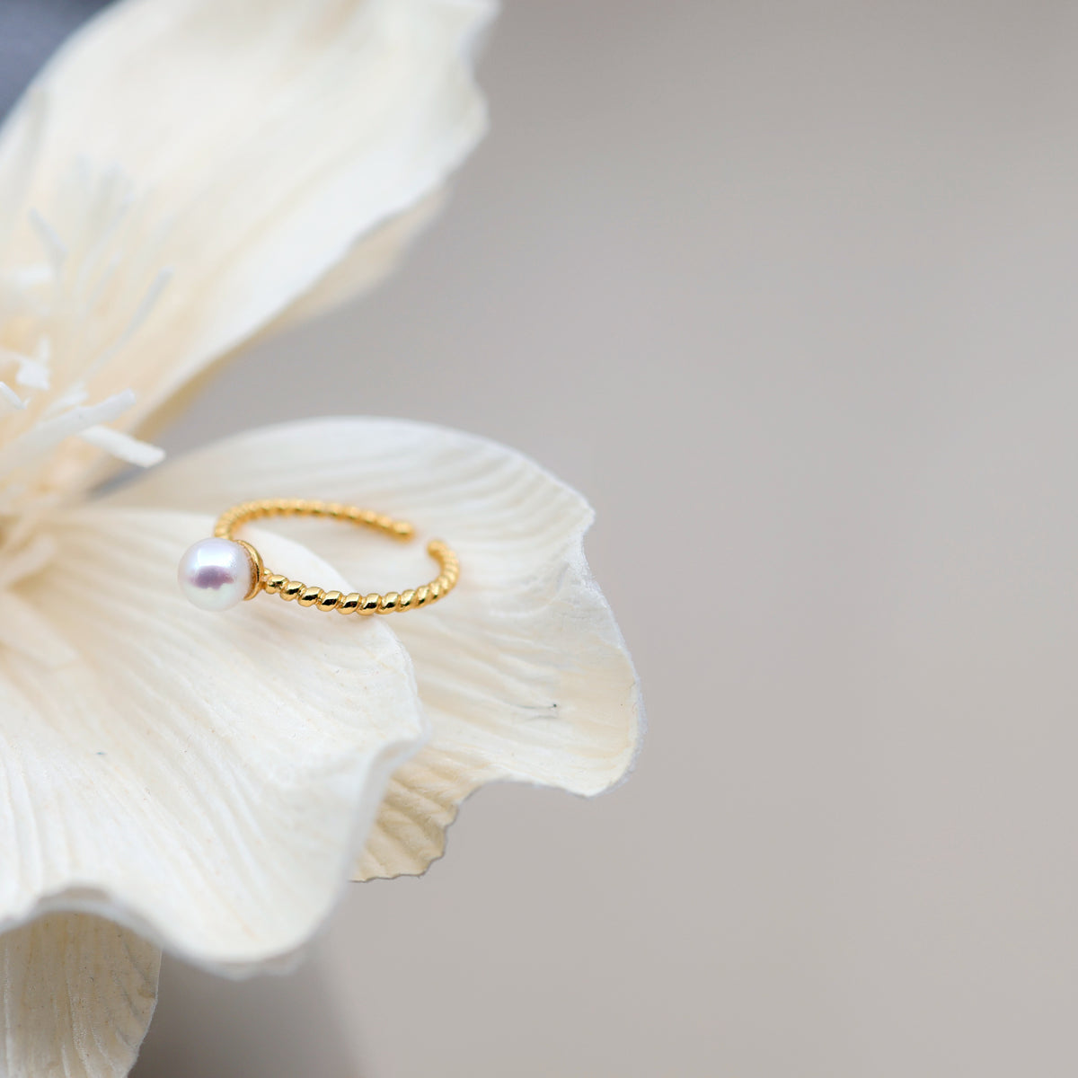 Bague Torsade doré — Perle d'eau douce 5–6 mm